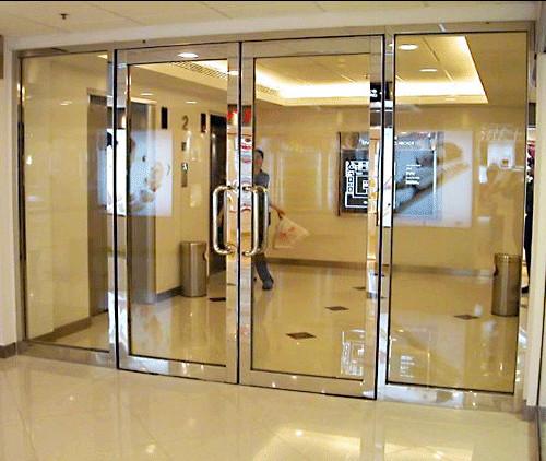 大玻璃防火門的優(yōu)勢(shì)有哪些？